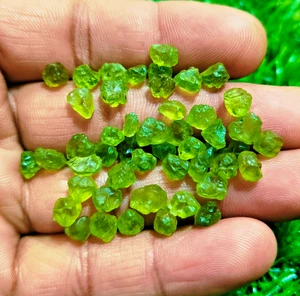 25 PCS AAA+ Green Peridot Crystal Rough Gemstone Raw Size 6-8 MM Jewelry Making - Picture 1 of 7