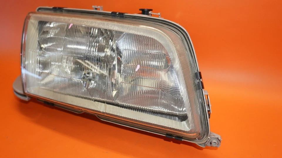 MERCEDES BENZ C280 HEADLIGHT RIGHT PASSENGER 1997 1998 1999 2000 A2028202861 OEM - Image 1 of 4