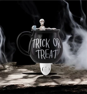 Scentsy Chilling Brew Plug In Mini Wärmer & Gimme Candy Wax Bar Halloween Bundle - Bild 1 von 16