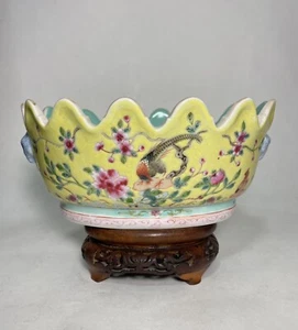 Chinese Antique Famille Rose Scallop Rim Bowl (Stand NFS) - Picture 1 of 11