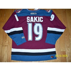 Colorado Avalanche Joe Sakic CCM NHL Hockey Trikot Neu mit Etikett Vintage Large - Bild 1 von 2
