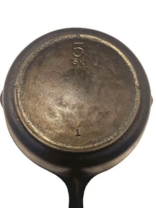 Vintage Lodge SK #5 Cast Iron Skillet  Heat Ring  Double Spout Pour - Picture 1 of 4