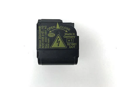 OEM Mercedes E ML GL R CLS SLK Xenon HID Headlight D2S Bulb Igniter 0028202526 - Image 1 of 2