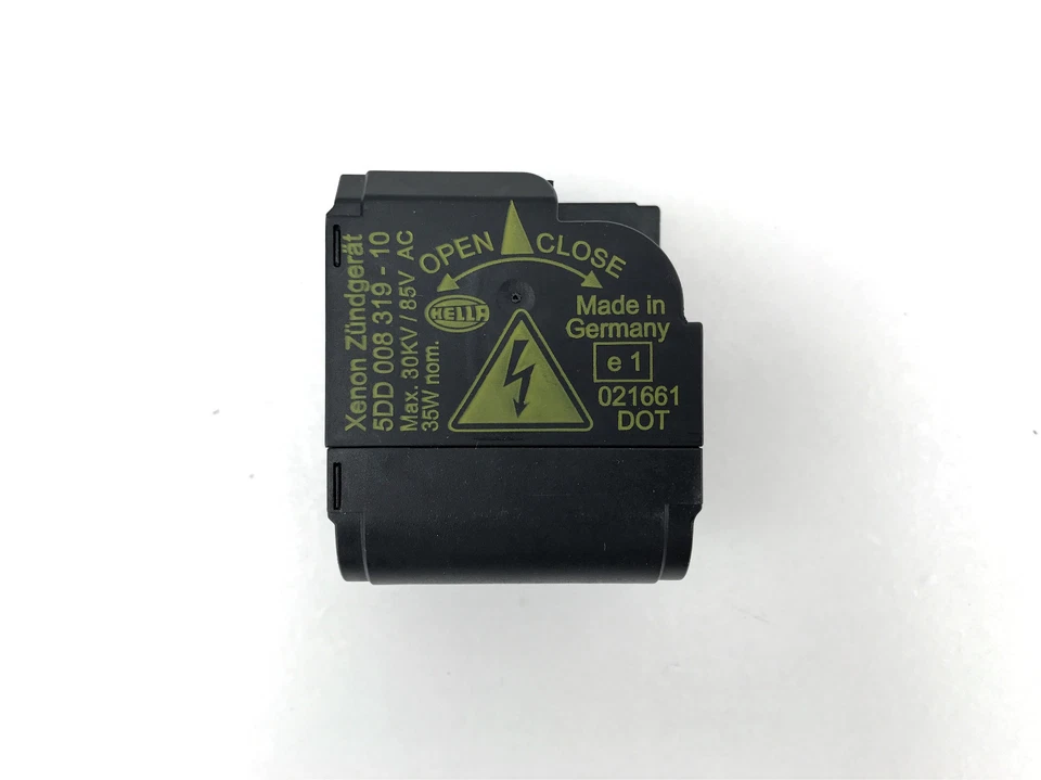 OEM 06 07 08 09 10 Mercedes R Class Xenon HID Headlight Igniter D2S Bulb Socket - Image 1 of 2