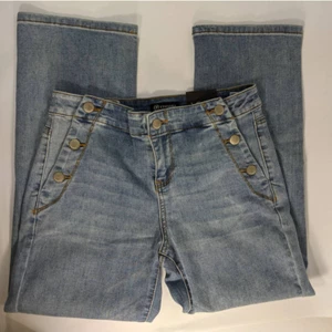 NWT Cropped Versona Jeans - Modern Button details   - Picture 1 of 7