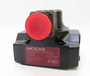 New Moog 760-882A 760882A Direct-Operated Servo Valve - Picture 1 of 3