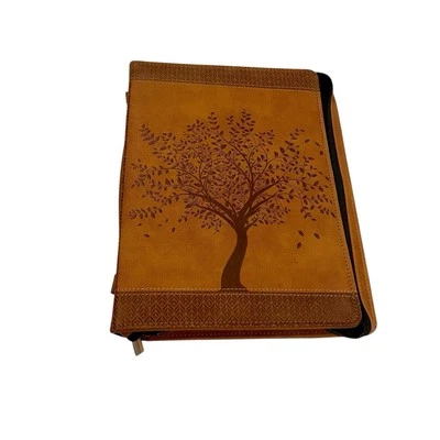 Cubierta de Biblia con Diseño de Árbol de la Vida Grabado Genuino Imitación Mango Cremallera  Foto 1 de 4
