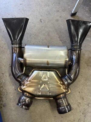 Sistema de escape McLaren MP4-12C OEM 11H0333SP 02 S11SA - Usado Foto 1 de 3