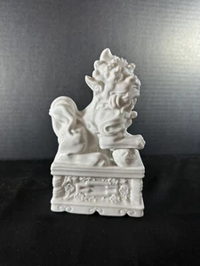 Statua porcellana bianca foo fu cane leone asiatico decorazione feng shui fermalibri statuina - Foto 1 di 14