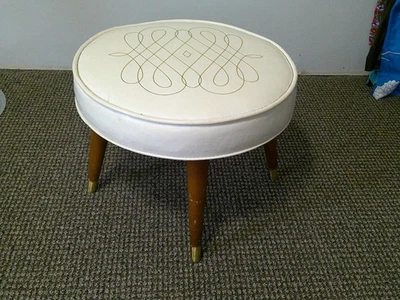Vtg MCM 60s Mod Round Ivory Vinyl Ottoman w Brass Tip Wood Peg Legs 18 x 13 EVC - Image 1 of 4