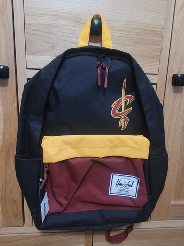 NEW WITH TAGS CLEVELAND CAVALIERS OFFICIAL NBA BASKETBALL HERSCHEL BACKPACK Cover