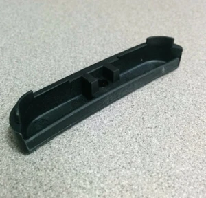 SINGLE GM P/N 16502952 NEW OEM  FOG LAMP END CAP QTY 1 - Picture 1 of 4