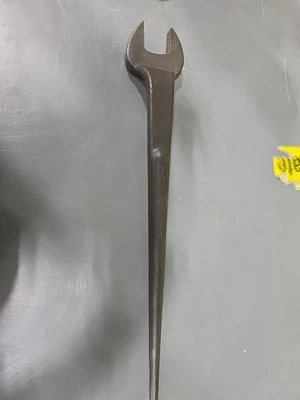 URREA C910 1-5/8" OFFSET OPEN END SPUD WRENCH 41.2mm