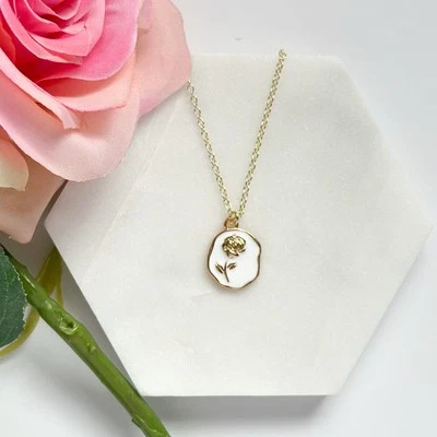 White and gold rose necklace with an 18 inch 14k gold chain - Image 1 of 2