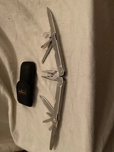 Leatherman Stainless Steel Multi Tool - Picture 1 of 10