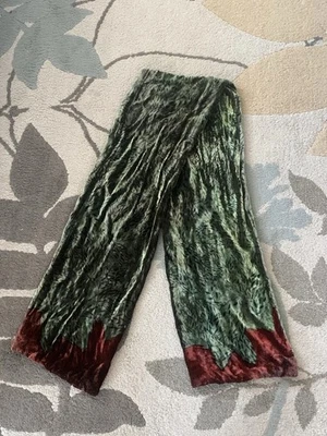 Stunning Rare Georgina Von Etzdorf Vintage Velvet Scarf Green Red 64”x9.25” - Image 1 of 4