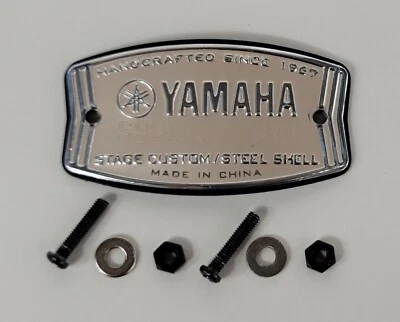 Insignia de tambor Yamaha Stage personalizada/carcasa de acero con tornillos de montaje. Foto 1 de 2