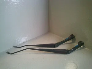 Discovery Sport Windscreen Wiper Arms Pair L550 Land Rover 2014 to 2019 - Picture 1 of 12