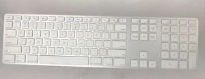 Teclado de aluminio con cable OEM Apple A1243 con teclado numérico USB tamaño completo envío rápido - Imagen 1 de 11