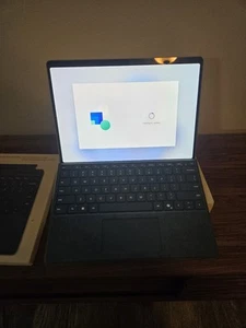 Microsoft Surface Pro 11 (SDX Elite, 16GB RAM, 512GB SSD, OLED) KB and Pen Inc. - Picture 1 of 7