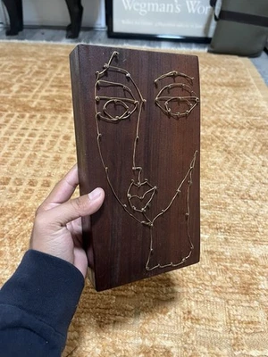Escultura de alambre facial modernista abstracta vintage sobre madera artista hecha a mano Foto 1 de 4