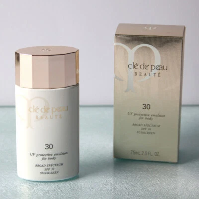 Emulsión protectora UV Cle de Peau Beaute sellada FPS 30 para cuerpo tamaño completo 75 ml Foto 1 de 2