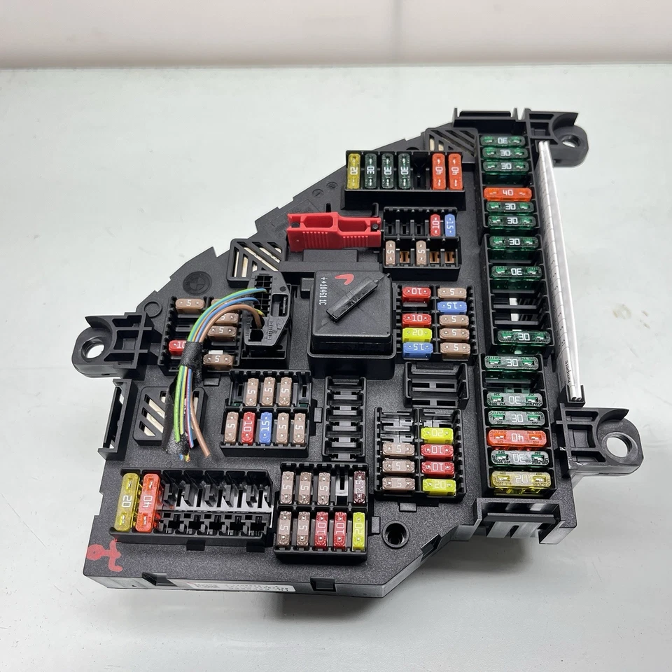 Con carcasa de caja de fusibles relé de distribución de energía 535i BMW Serie 5 F10 F11 9234423 Foto 1 de 4
