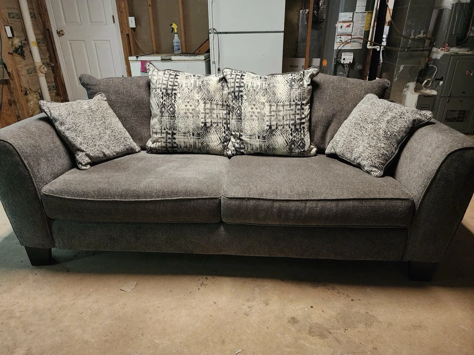 Sofá pequeño $300 habitaciones 2 Go - Cojines reversibles ¡Perfecto estado! Apenas usado Foto 1 de 4