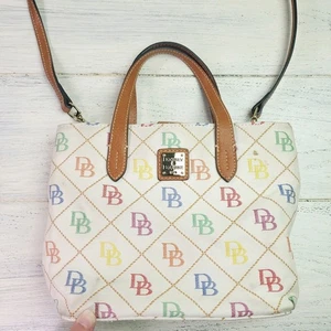 Bolso Bandolera Dooney & Bourke Arco Iris Firma Monograma Lona De Colección - Imagen 1 de 16