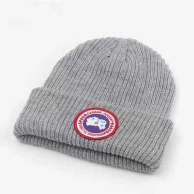 正品 Canada Goose 男式黑色无檐帽 - 温暖冬季铐边针织帽 — 第 1/4 张图片