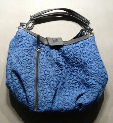 Bolso Hobo Petunia Pickle Bottom Hideaway, Bolsa de Pañales Westminster Azul y Negro Foto 1 de 4