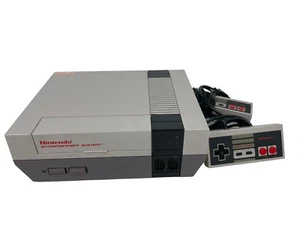Console Nintendo NES NES-001 con controller OEM - Foto 1 di 8