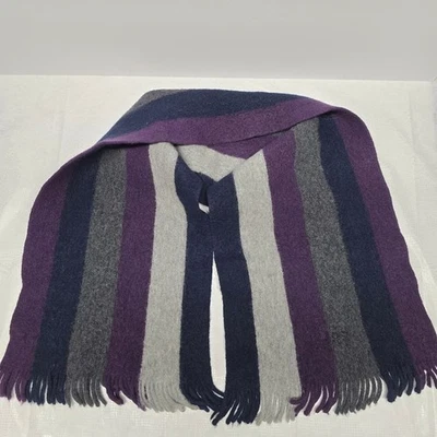 Bufanda para hombre Hugo Boss de lana virgen a rayas de invierno púrpura gris marino Foto 1 de 4