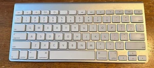 Teclado Original OEM Apple Inalámbrico BT BlueTooth EE. UU. A1314 - Imagen 1 de 4