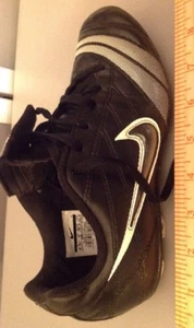 Nike 3 1/2 Youth cleats - Picture 1 of 12
