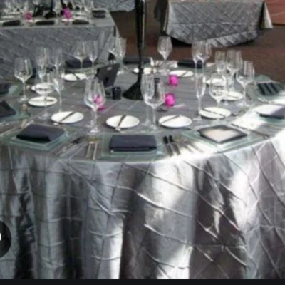 Pintuck redondo plata 132"  Foto 1 de 3