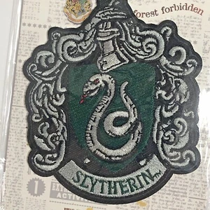 NEU Wizarding World Harry Potter Slytherin Haus Bügelbild Patch 4"x3,25" - Bild 1 von 4