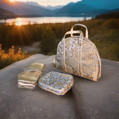 Juego de 3 bolsas de viaje cosméticas estuche tocador chinoiserie dorado azul bebé años 60 de colección Foto 1 de 4