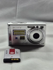 Sony Cyber-shot DSC-W80 7,2-MP-Digitalkamera – silberfarben - Bild 1 von 4