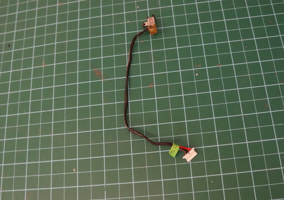 原始设备制造商惠普 Spectre 15-ch 系列直流输入电源插孔带电缆 L01135-Y77 — 第 1/1 张图片