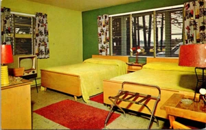 ALEXANDRIA BAY NEW YORK - EDGEWOOD RESORT MOTEL ROOM INTERIOR - VINTAGE POSTCARD - Picture 1 of 2