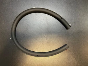 Guarnizione in gomma inferiore porta anteriore Ford Focus MK1 berlina 3 porte - Imagen 1 de 4