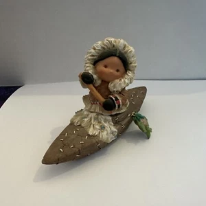 VINTAGE ENESCO 1998 FRIENDS OF THE FEATHER LITTLE TRAVELER - CHILD IN CANOE 4.5" - Picture 1 of 9