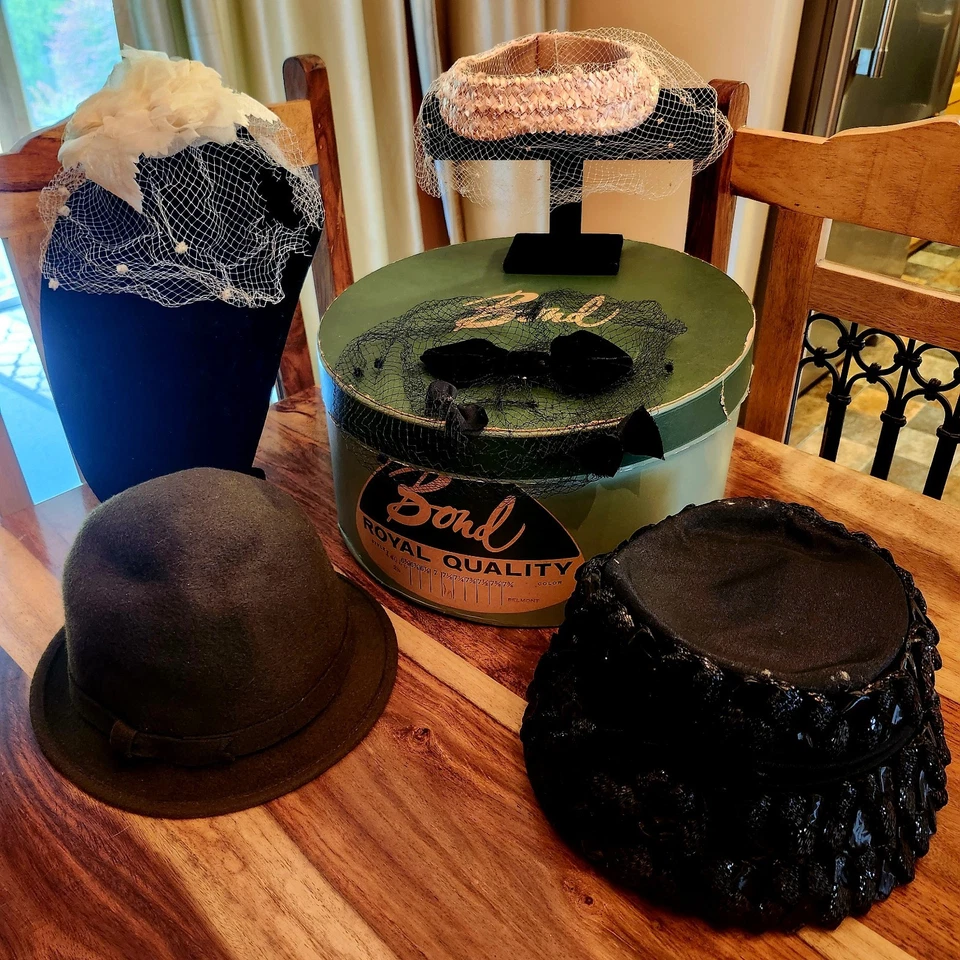 Lote de 5 sombreros/cajas vintage para mujer, red para cabello fascinador, terciopelo, fieltro llama, lana Foto 1 de 4