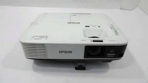 Epson PowerLite 2250U LCD Projector HDMI 5000 lumens - Lamp Timer : 150 Hours - Picture 1 of 4
