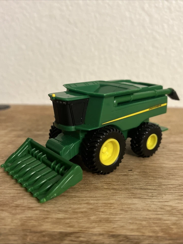 John Deere ERTL Green Die-cast Farm Combine Harvester Scale 1:32 Plastic Toy - Image 1 of 4