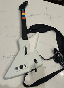 Guitar Hero Xplorer Xbox 360 Gitarre Red Octane 95055 mit Gurt - GETESTET & FUNKTIONIERT - Bild 1 von 5