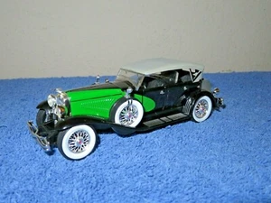 SIGNATURE MODELS 1934 DUESENBERG GREEN/BLACK 1:32 OPENING HOOD & DOORS  - Picture 1 of 3