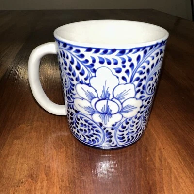 Antigo copo de esmalte branco azul porcelana exportação chinesa padrão floral ca 18-19 c - Imagem 1 de 4