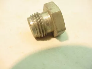NEW NOS TRIUMPH 500 650 750 UNIT TACHOMETER DRIVE PLUG, LEFT HAND THREADS 1/2 IN - Foto 1 di 2